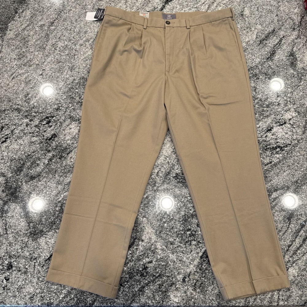 Dockers Versatile Pant Mens 40x30 Tan Pleated Cuffed Relaxed Fit NWT #337